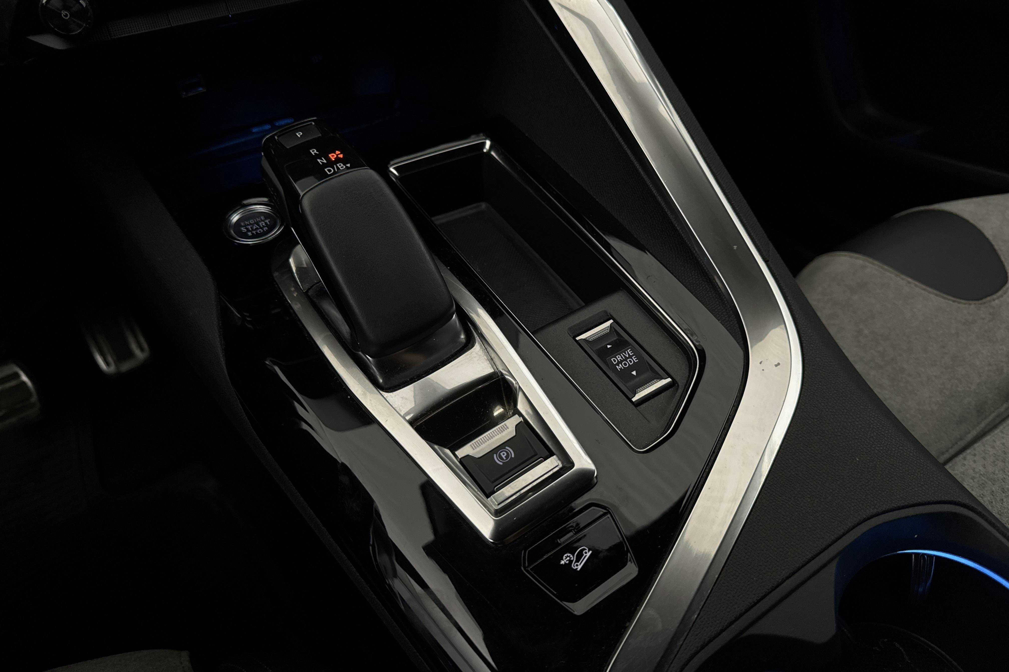 Vehicle Image 16
