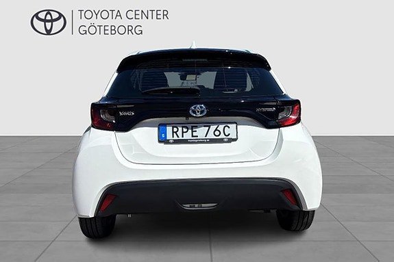 Vehicle Image 6