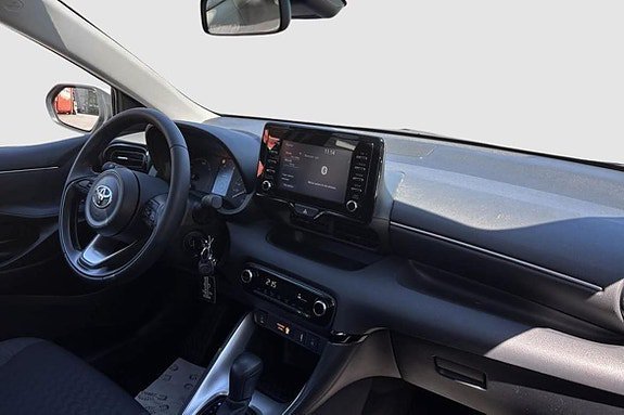 Vehicle Image 8