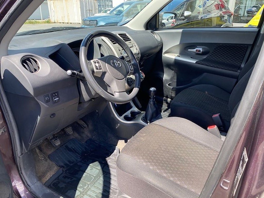Vehicle Image 5