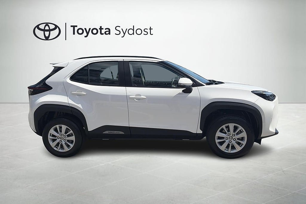 Vehicle Image 10