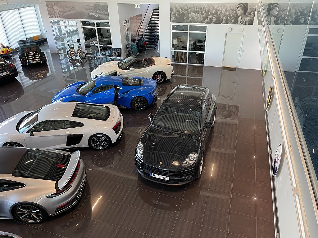 Vehicle Image 6
