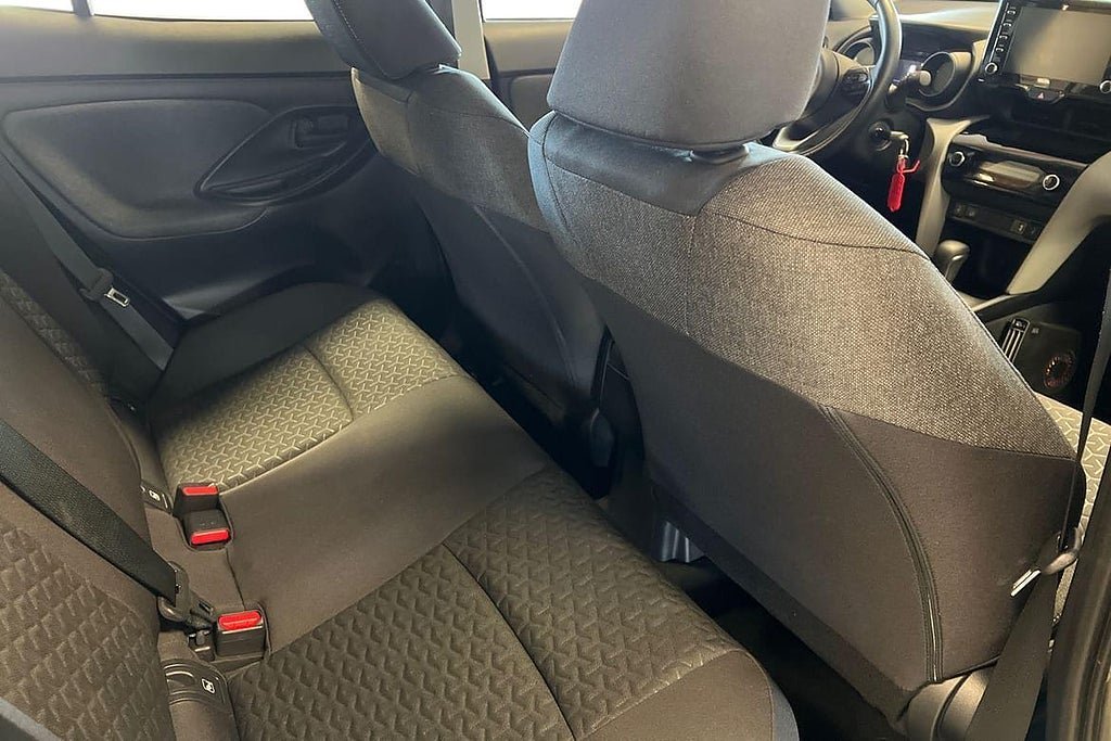 Vehicle Image 9