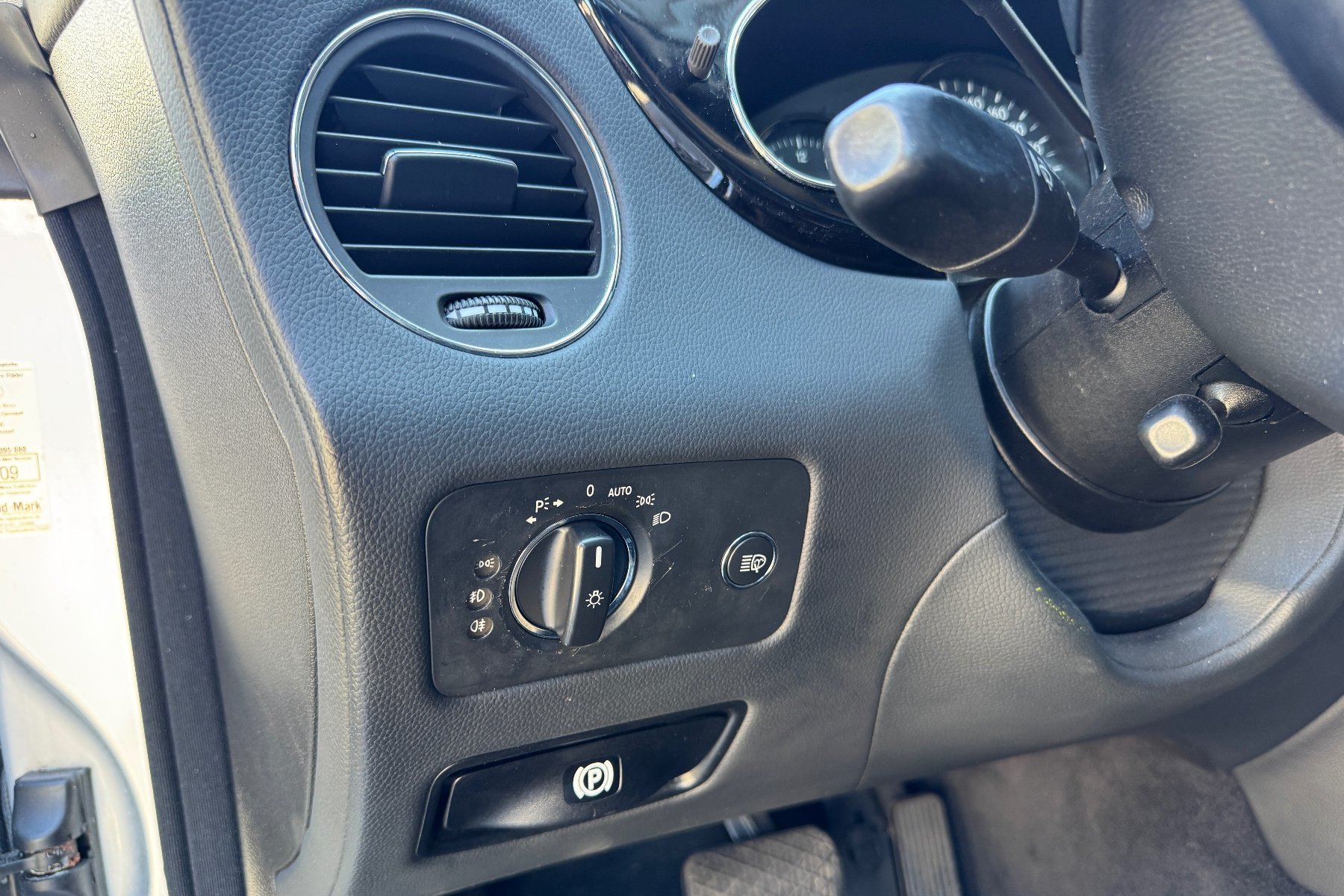 Vehicle Image 34