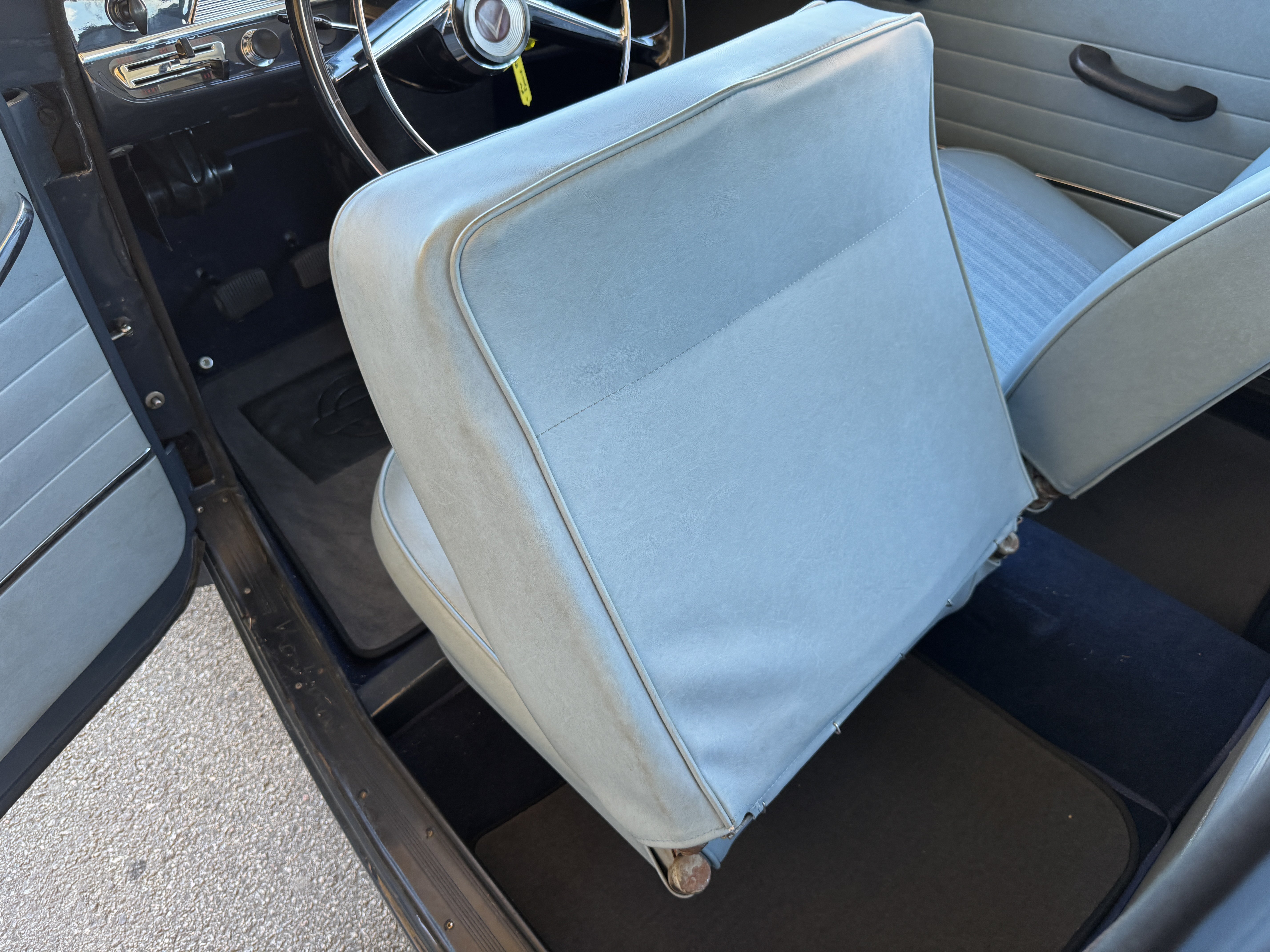 Vehicle Image 38