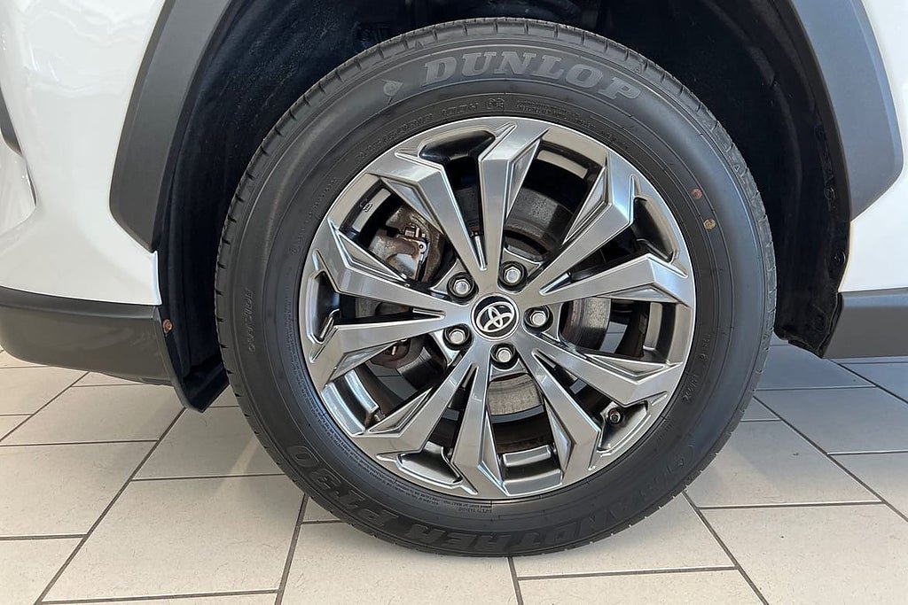Vehicle Image 15