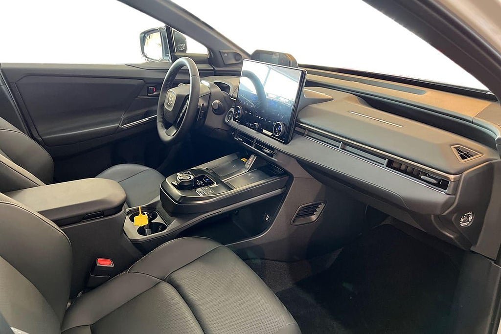 Vehicle Image 11