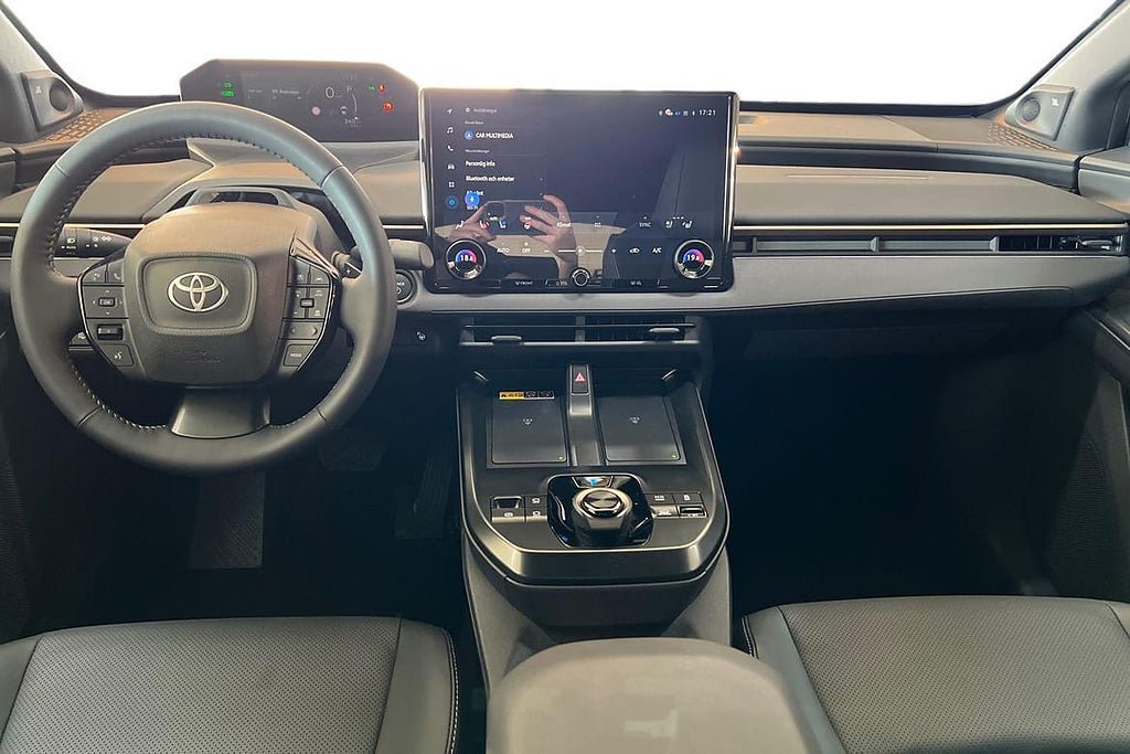 Vehicle Image 13