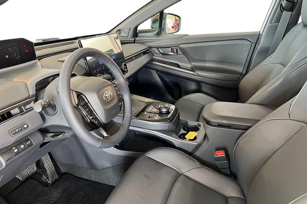 Vehicle Image 16