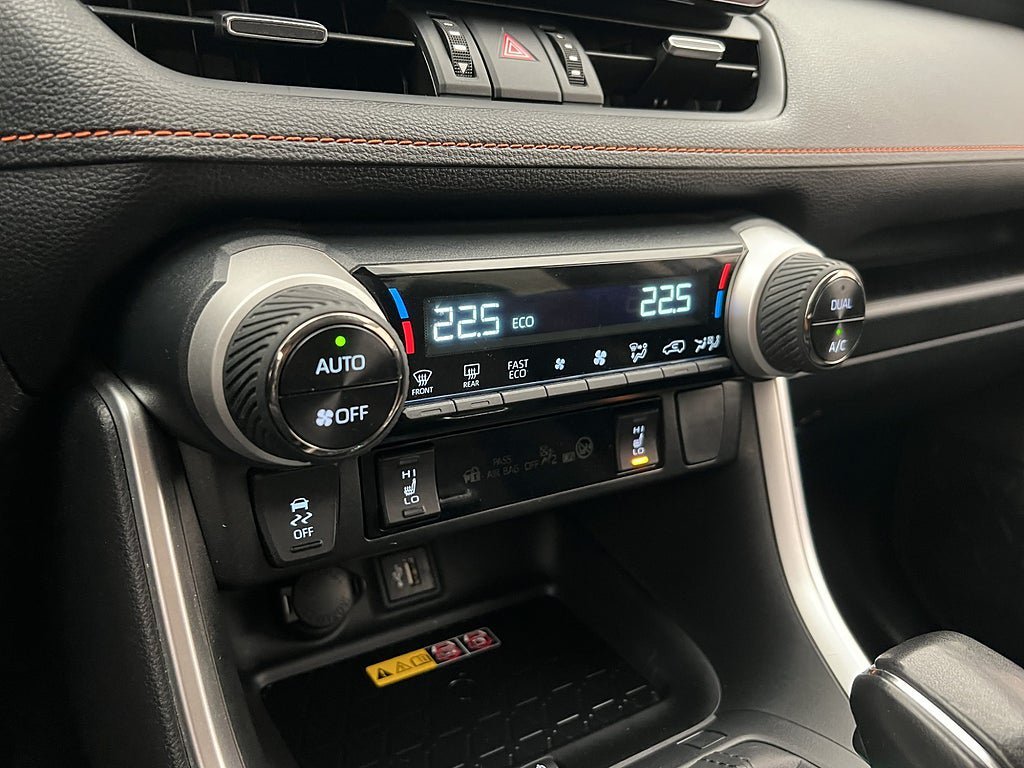 Vehicle Image 24