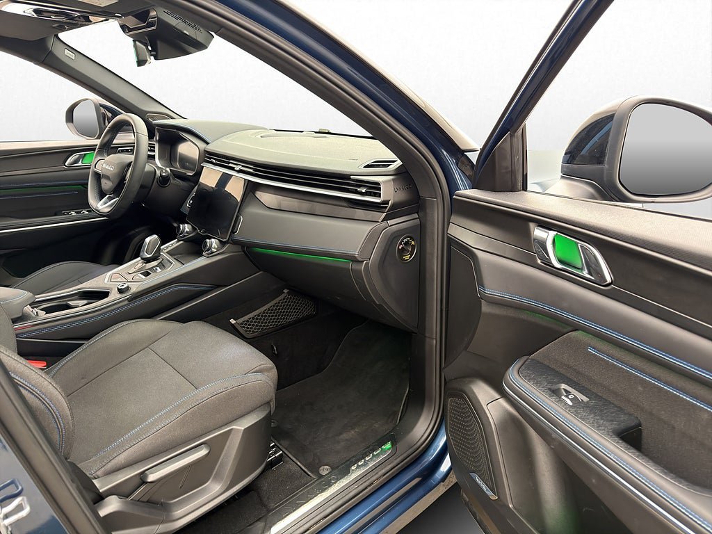 Vehicle Image 25