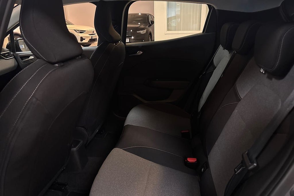 Vehicle Image 12