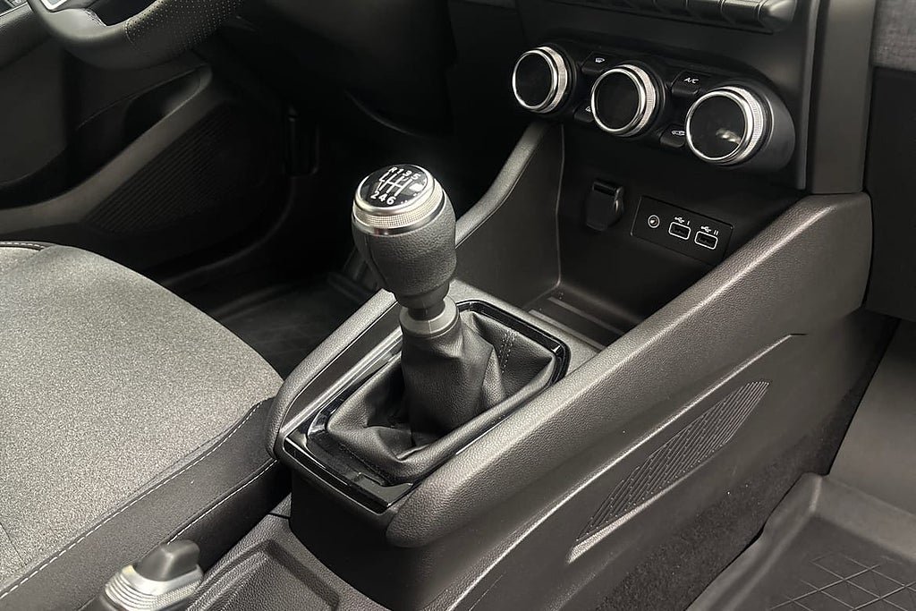 Vehicle Image 16
