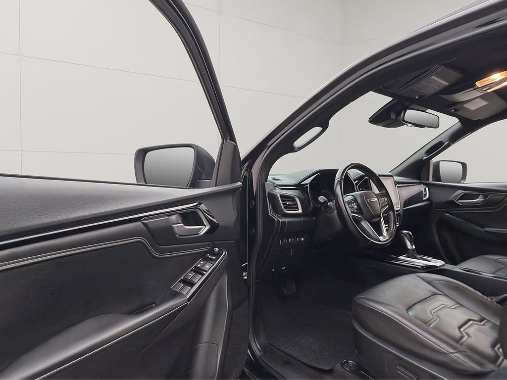 Vehicle Image 12
