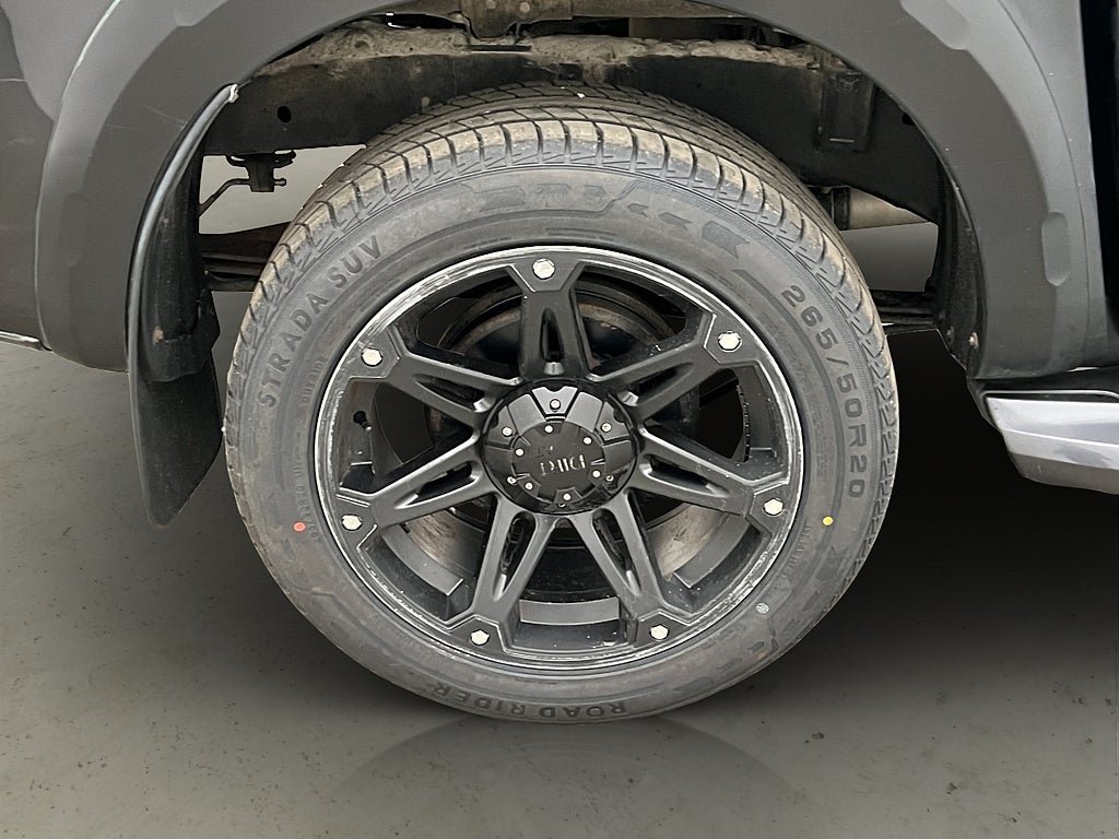 Vehicle Image 32