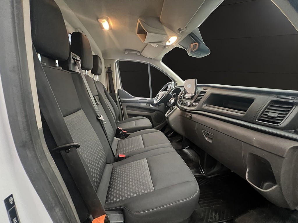Vehicle Image 25