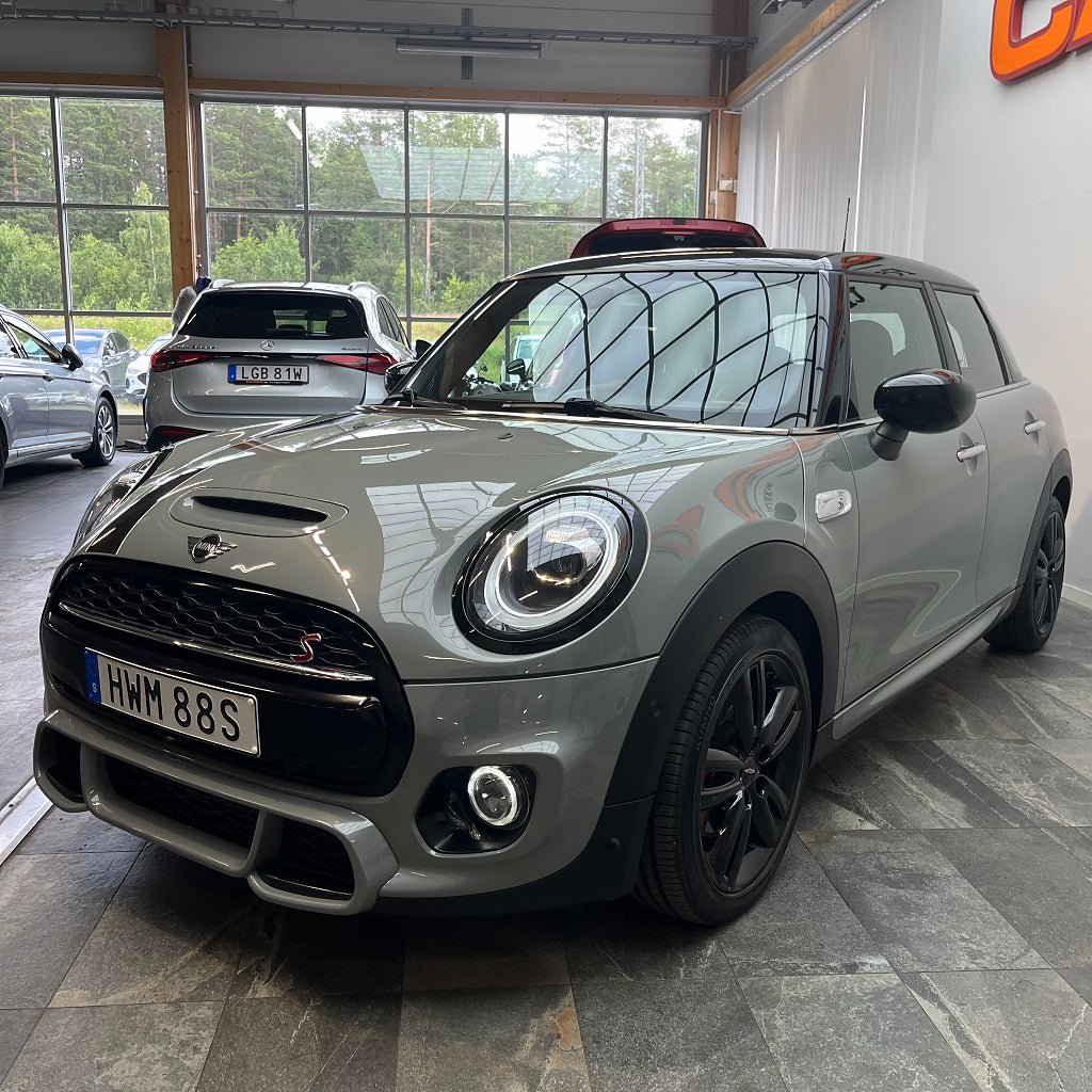 Vehicle Image 6