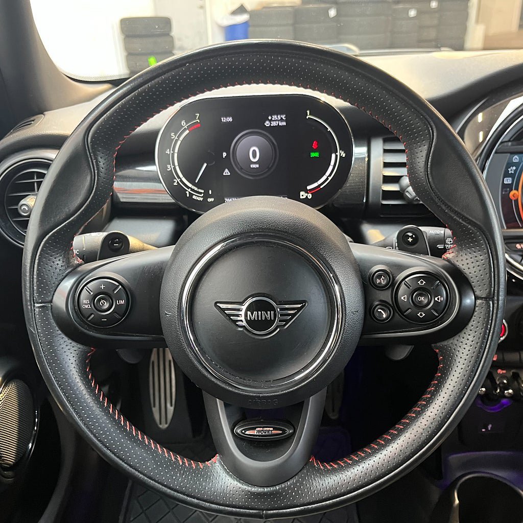 Vehicle Image 12