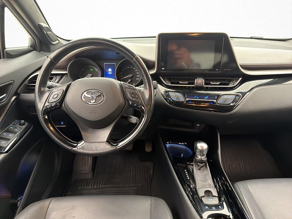 Vehicle Image 10