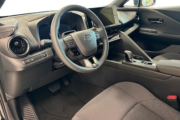 Vehicle Image 12