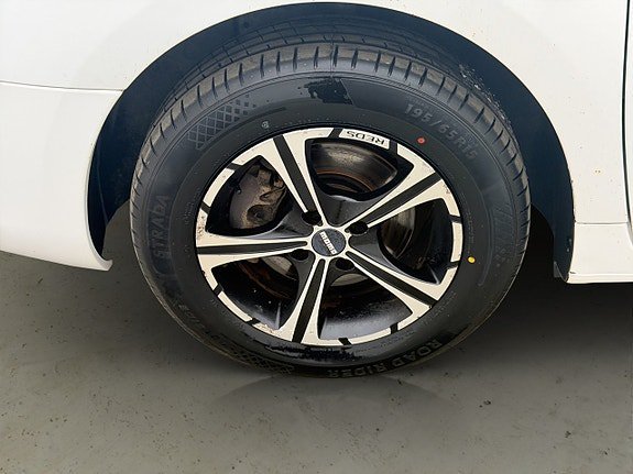 Vehicle Image 24