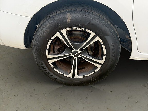 Vehicle Image 26