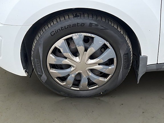 Vehicle Image 28
