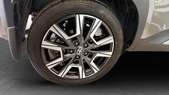 Vehicle Image 13