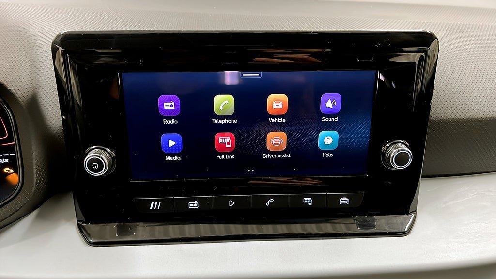 Vehicle Image 9