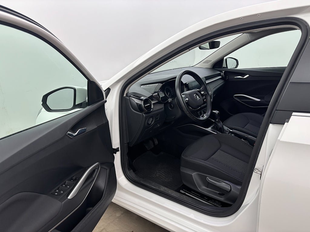 Vehicle Image 12
