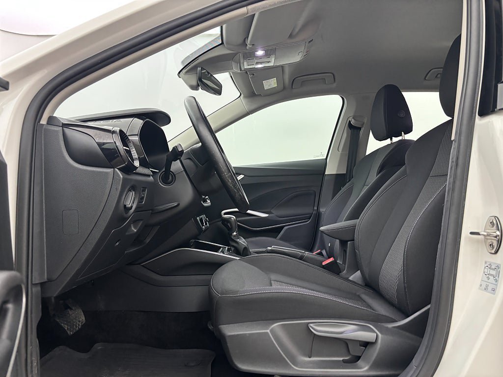 Vehicle Image 13