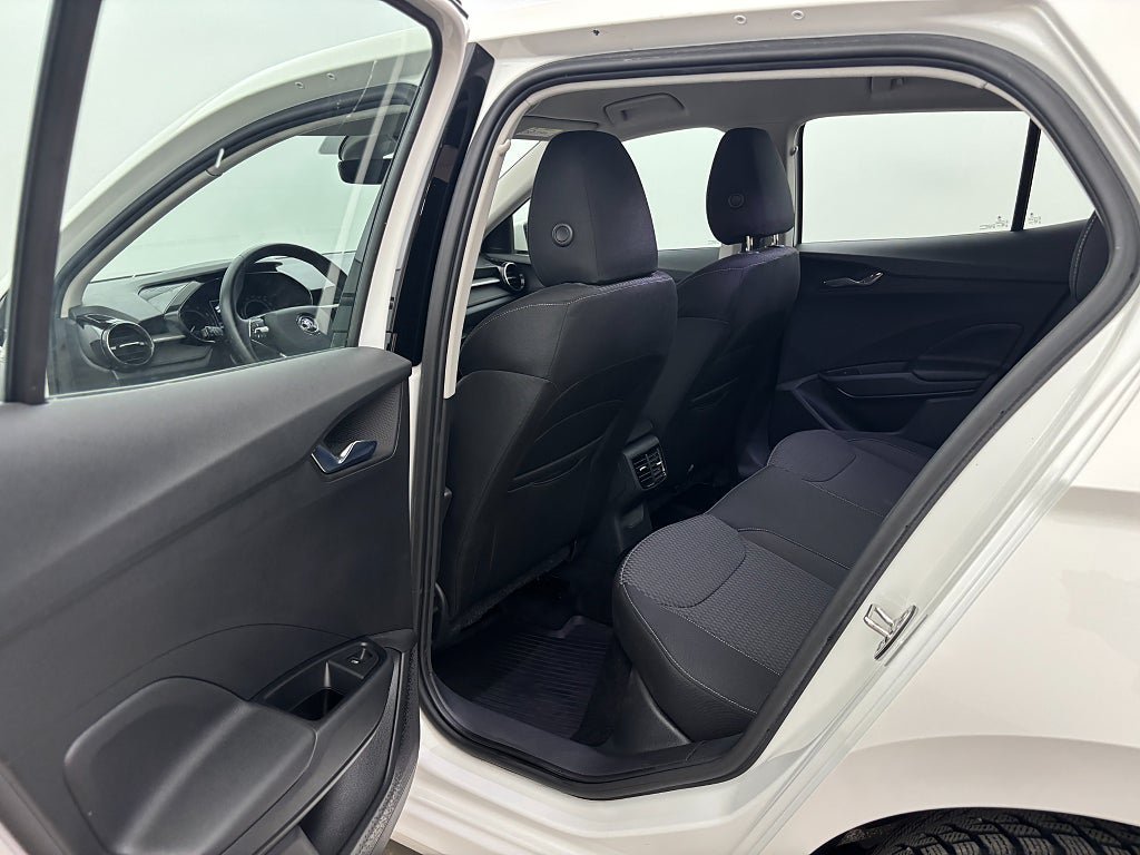 Vehicle Image 14