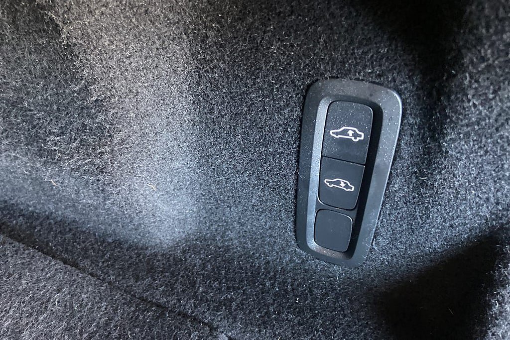 Vehicle Image 25