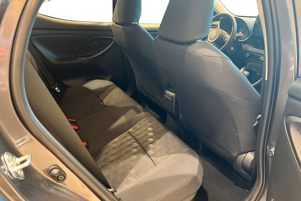 Vehicle Image 9