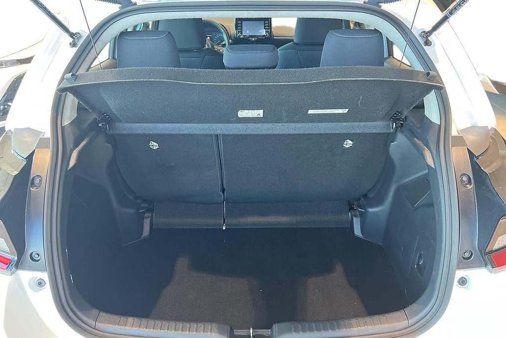 Vehicle Image 12
