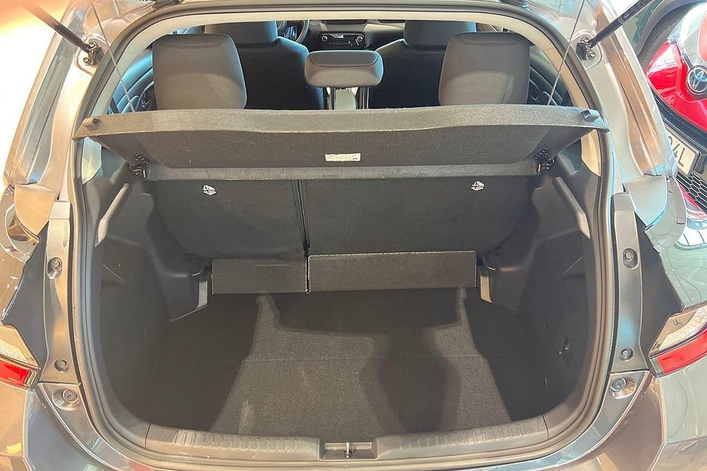 Vehicle Image 12