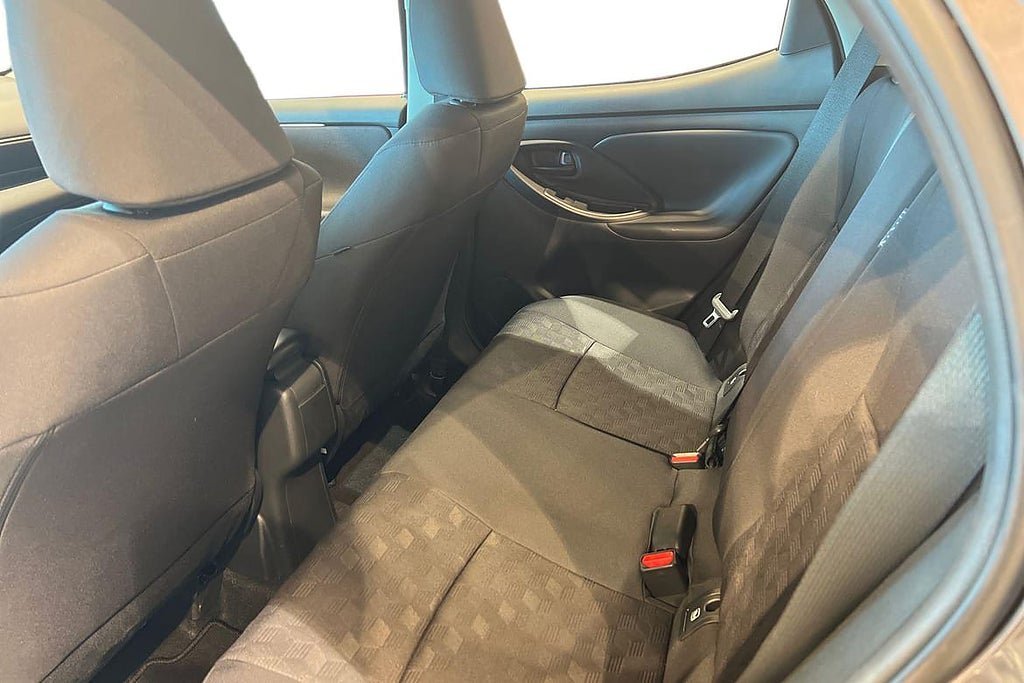 Vehicle Image 13