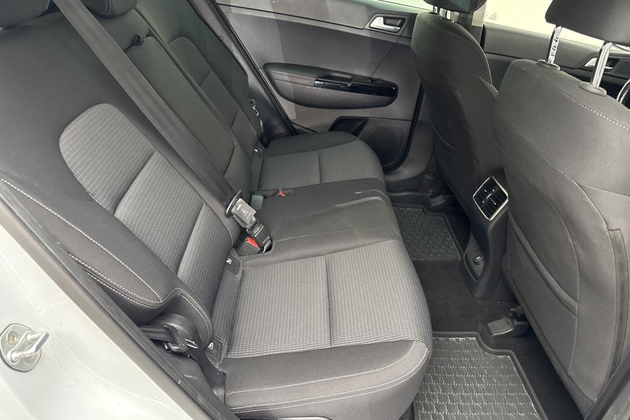 Vehicle Image 8