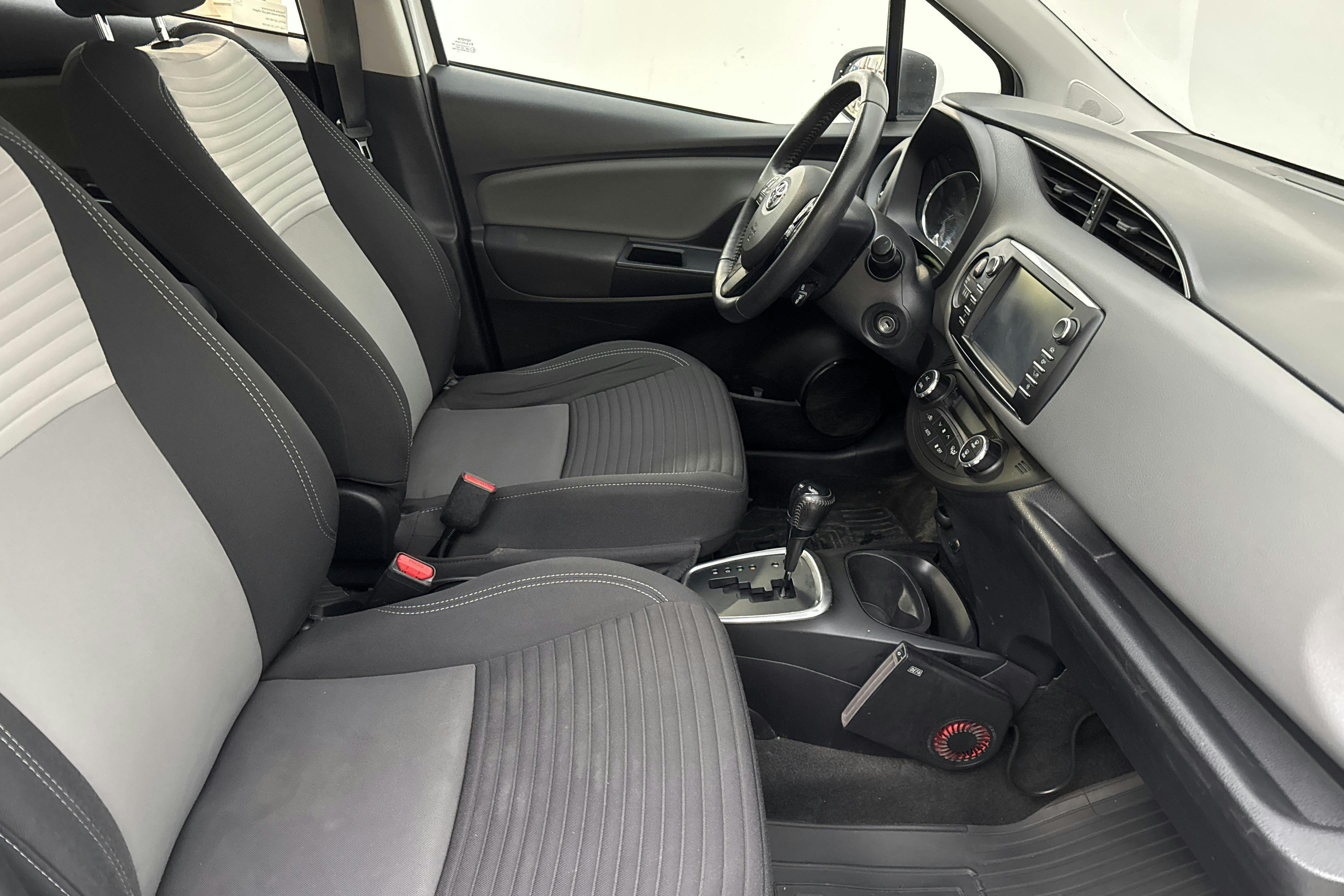 Vehicle Image 9