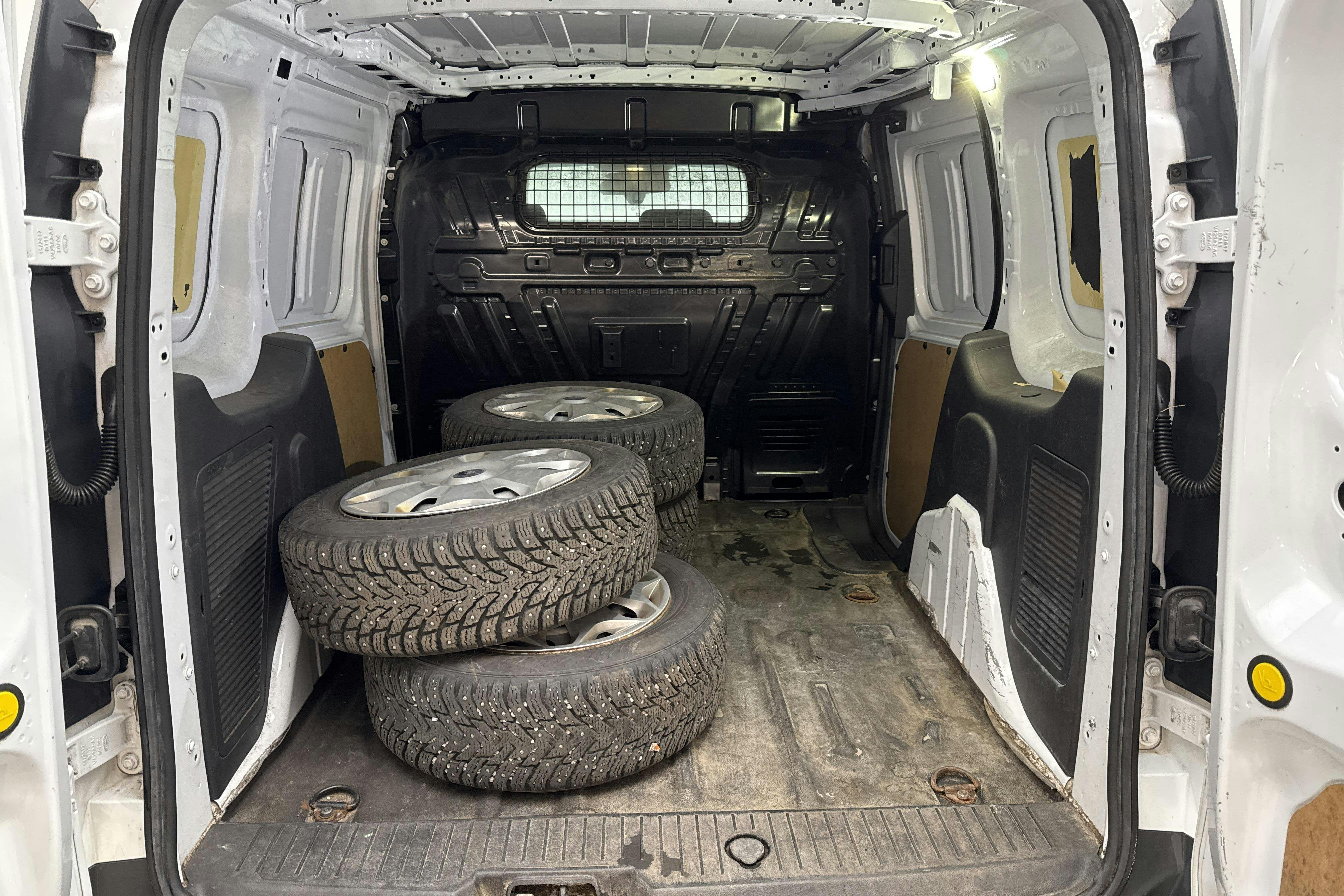 Vehicle Image 9