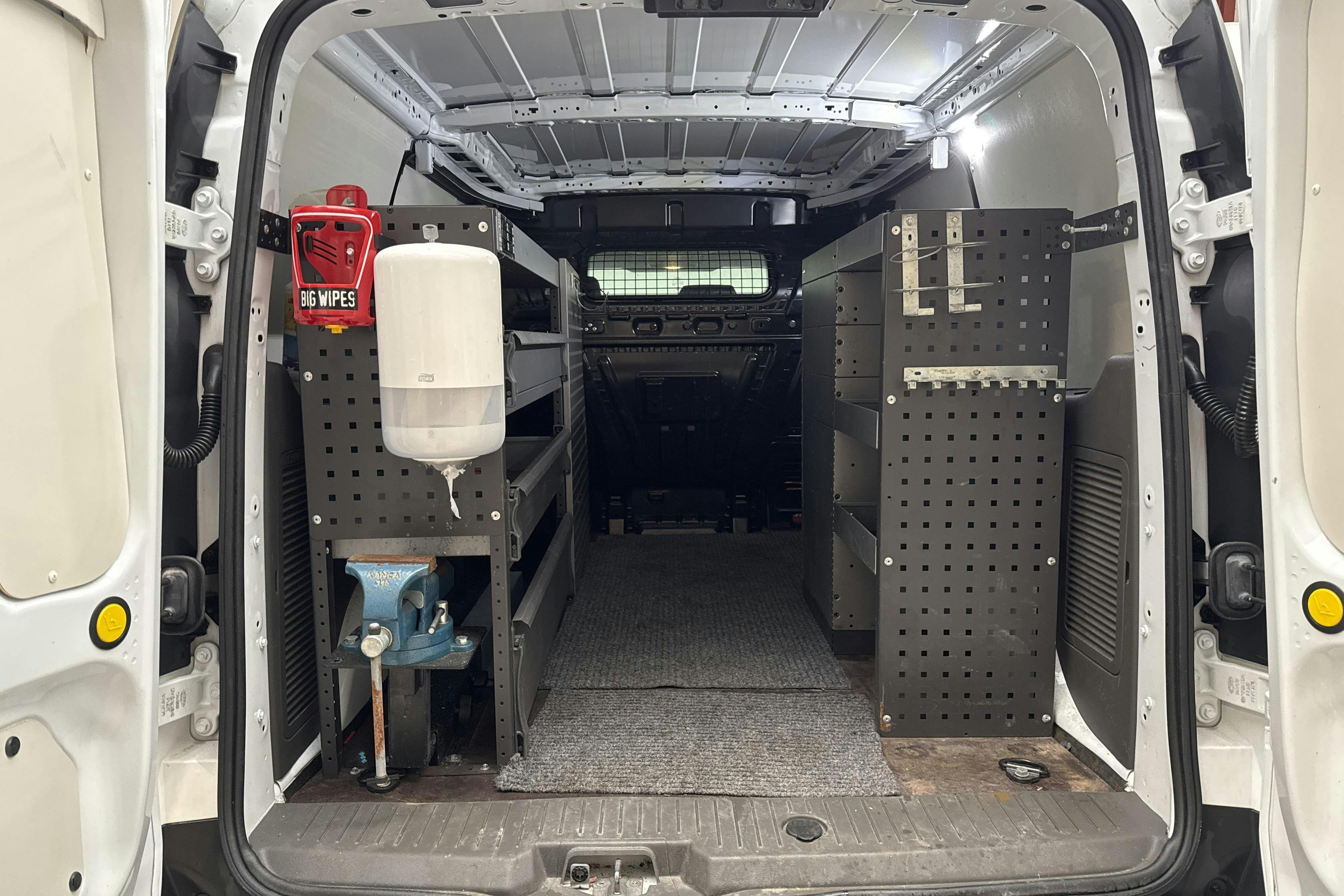 Vehicle Image 9