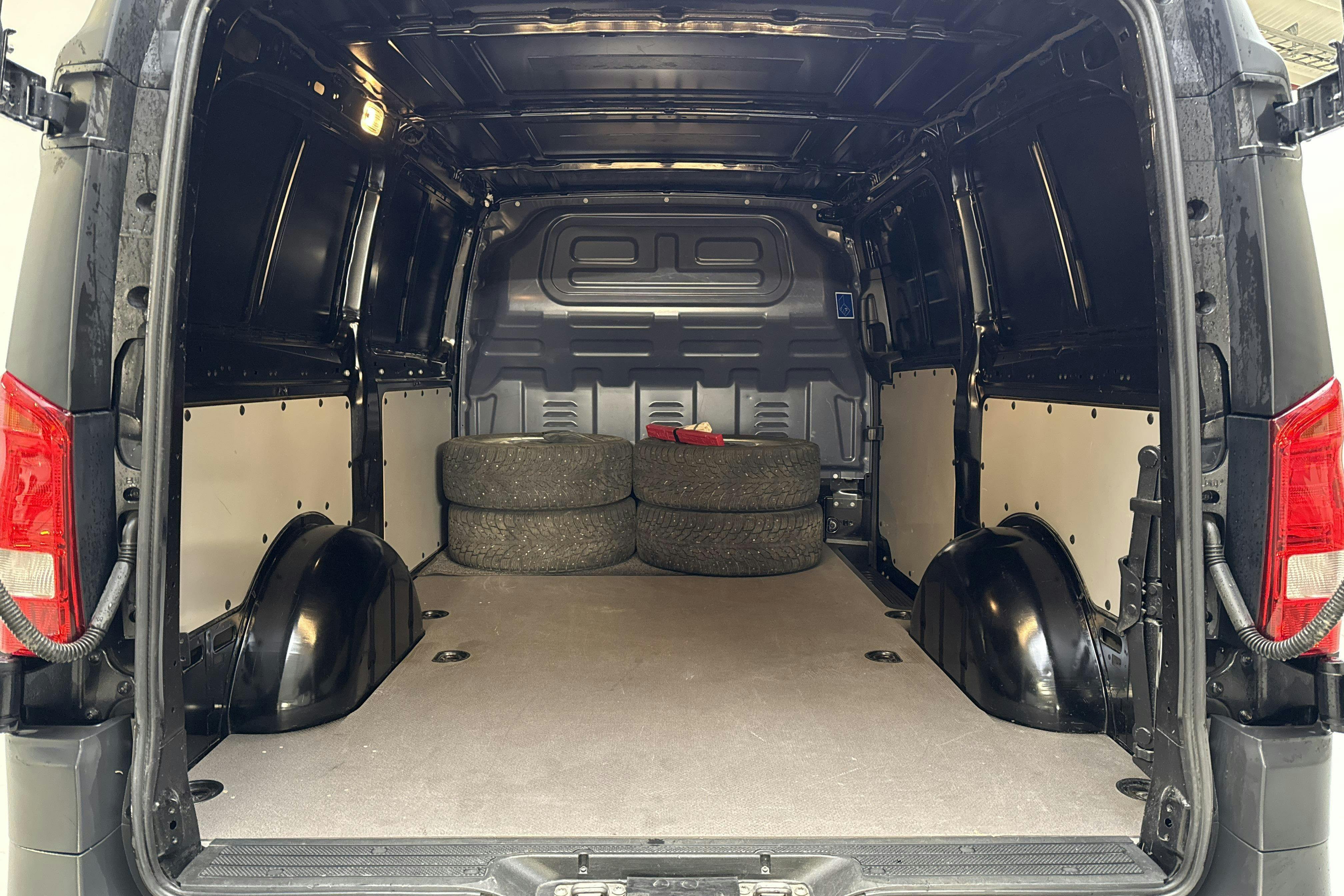 Vehicle Image 8