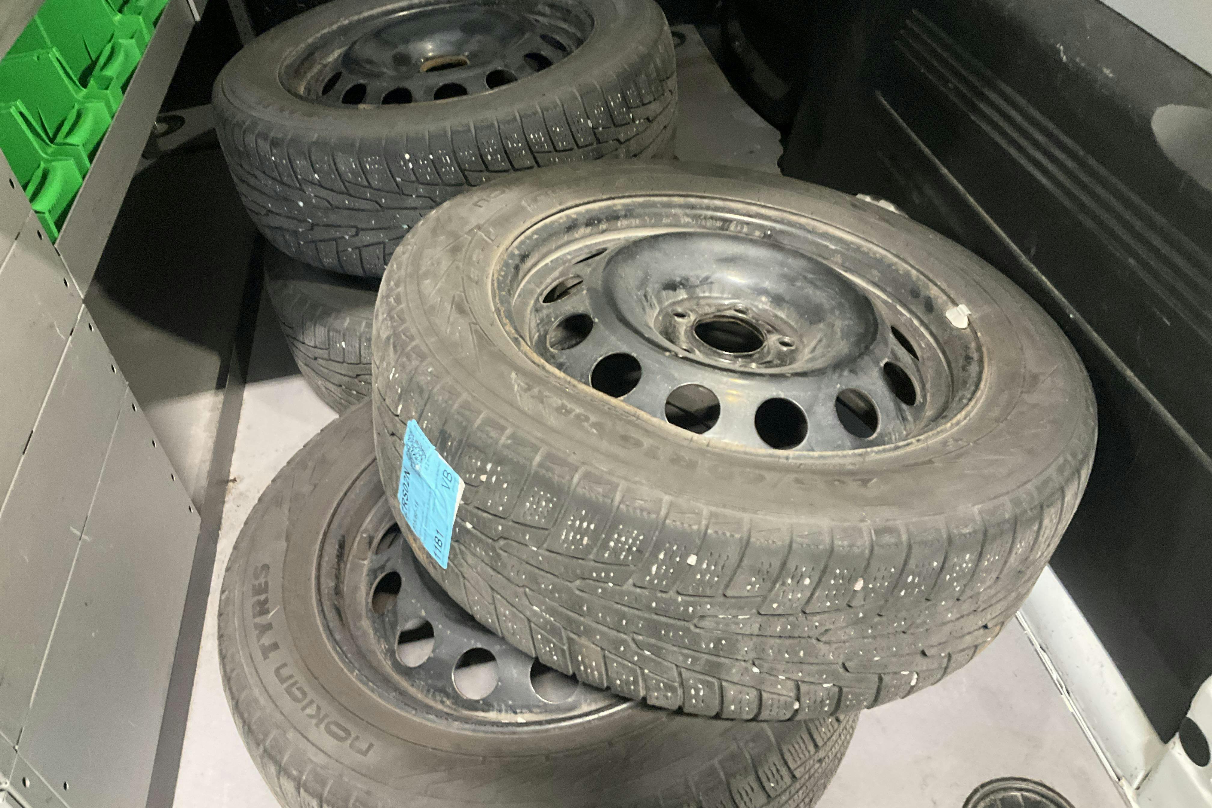 Vehicle Image 10