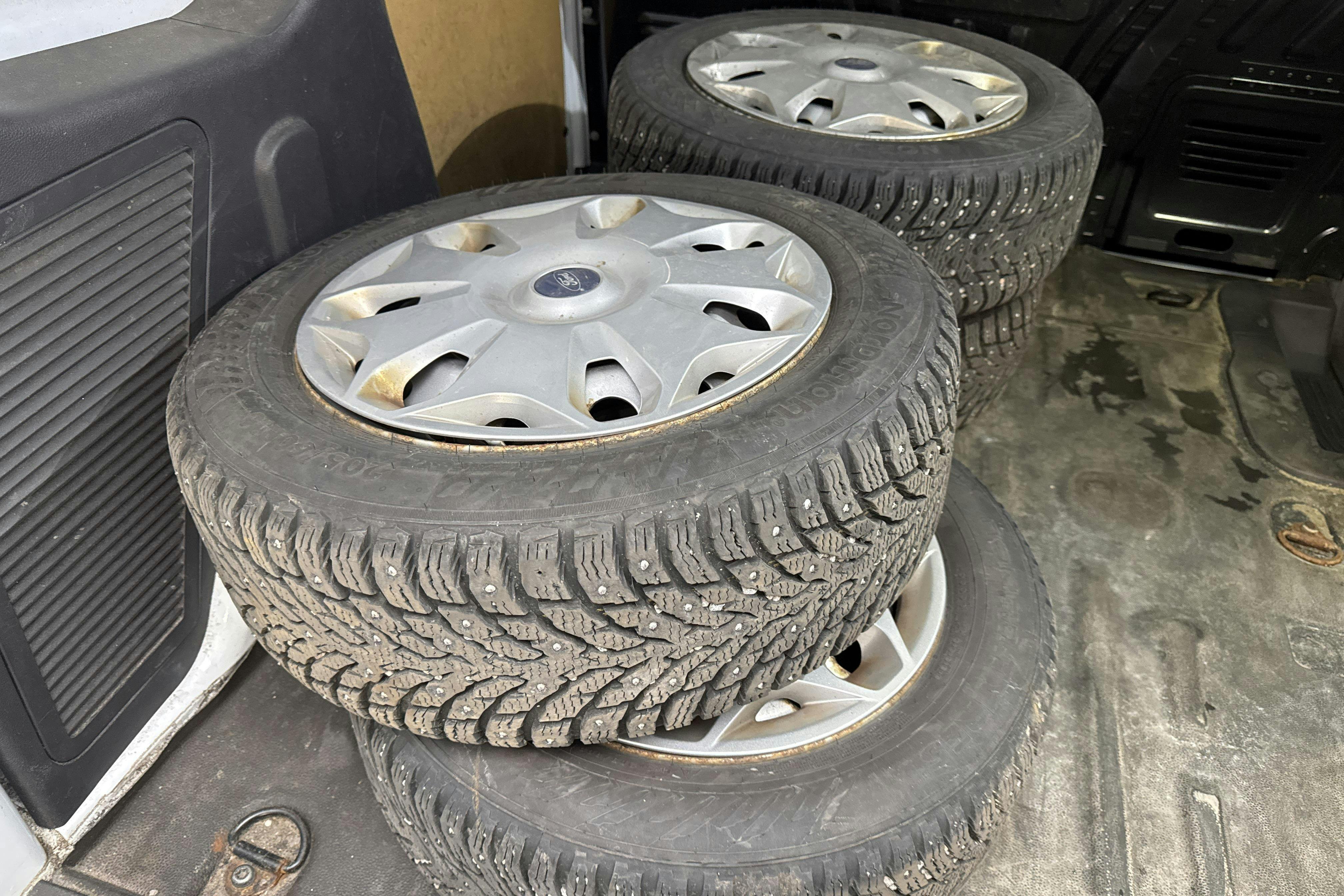 Vehicle Image 12