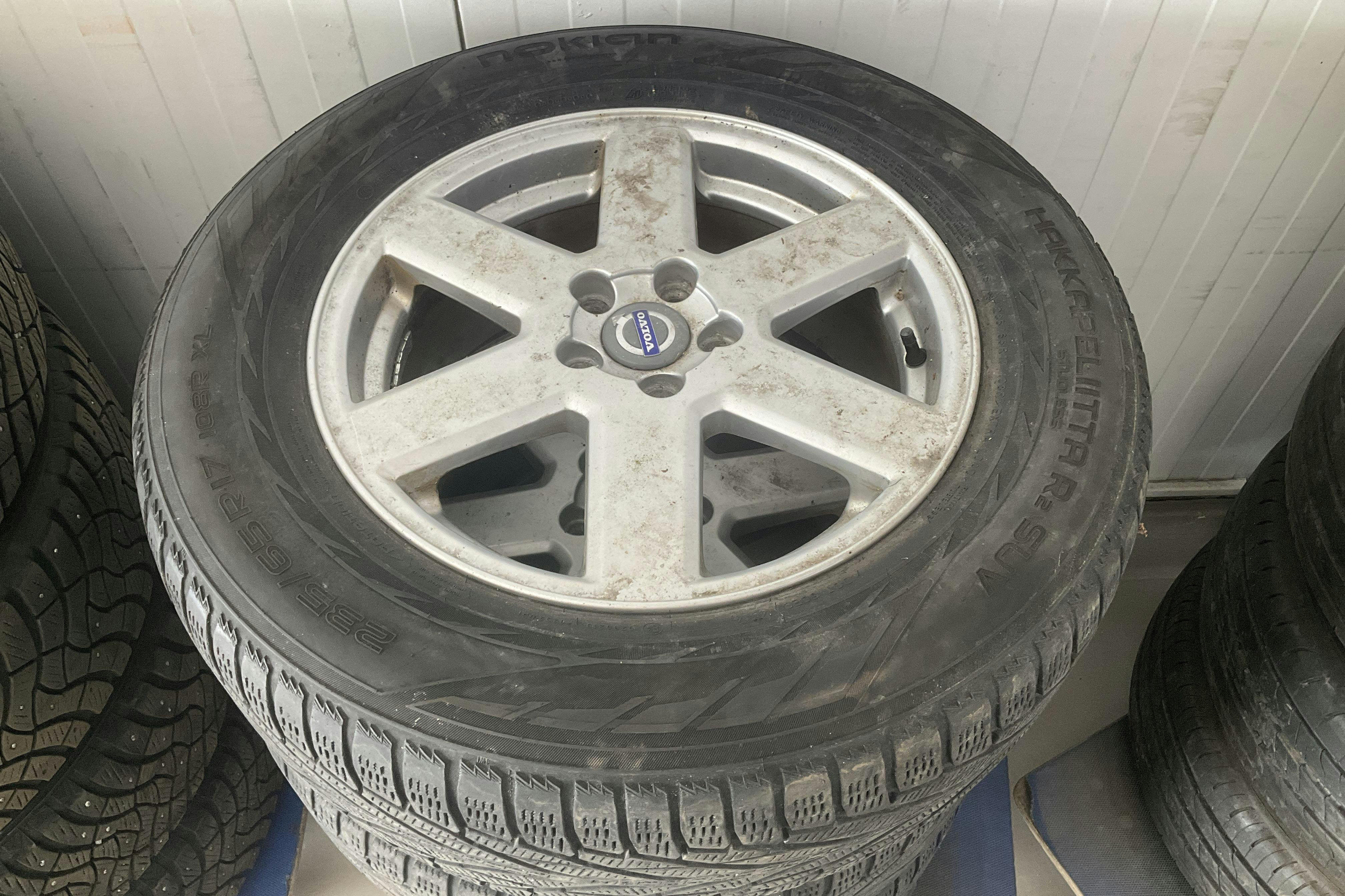 Vehicle Image 16