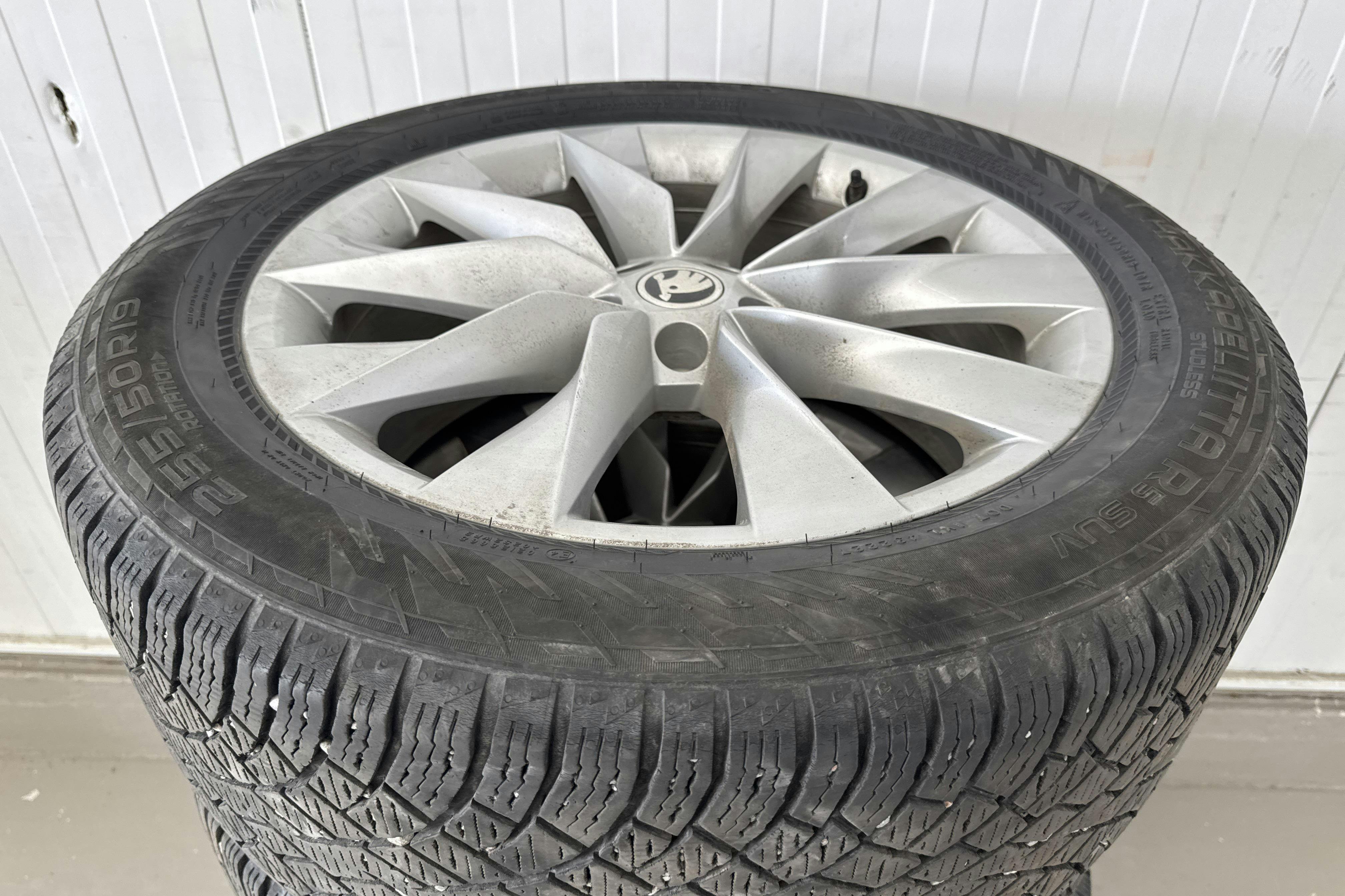 Vehicle Image 21