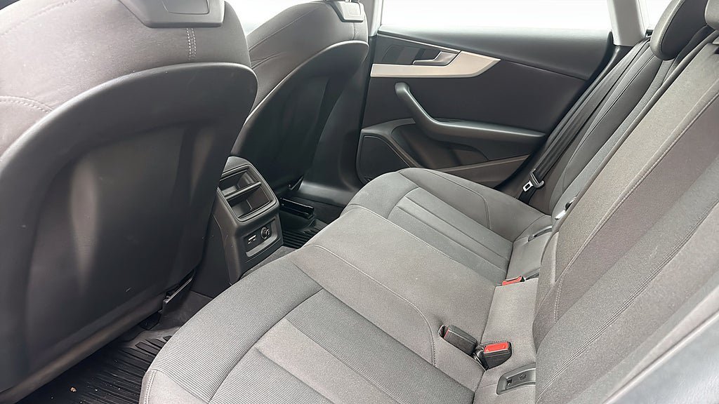Vehicle Image 12