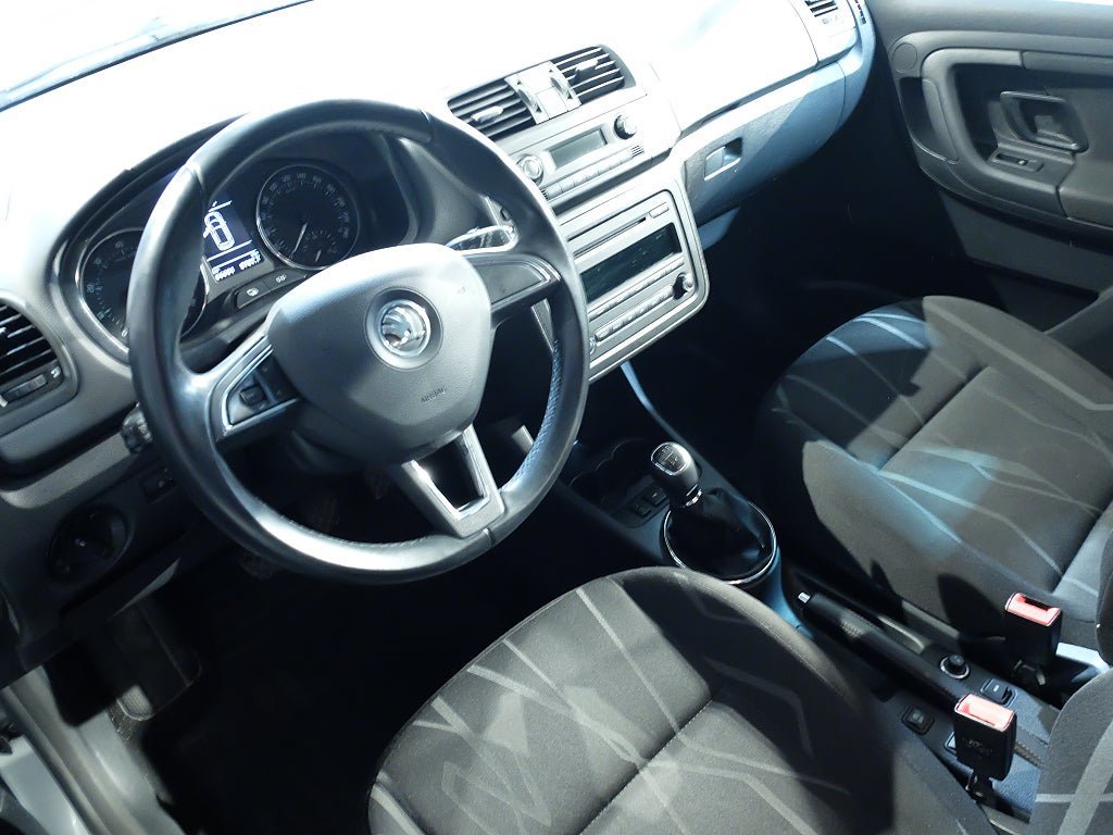 Vehicle Image 6