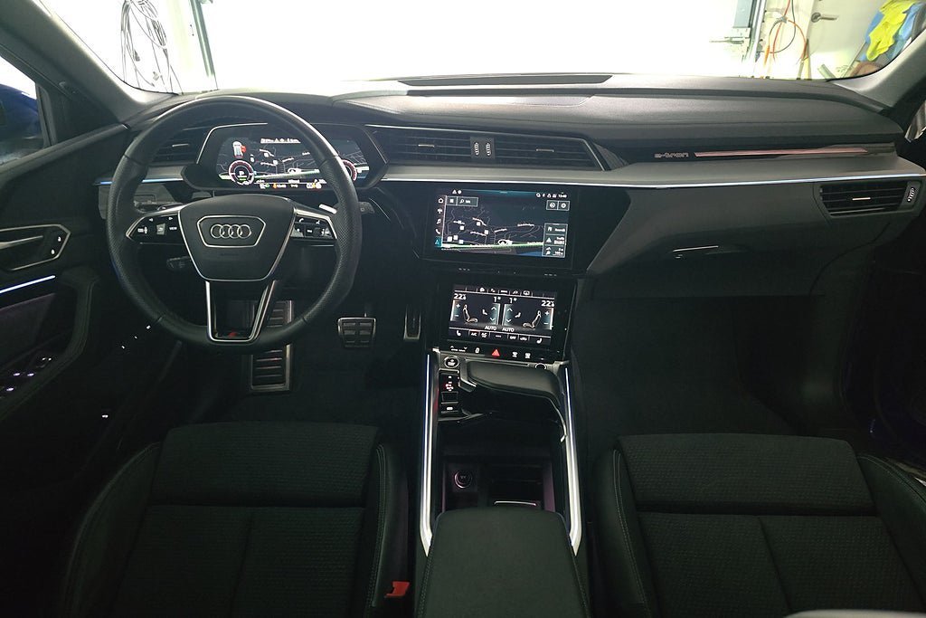 Vehicle Image 32