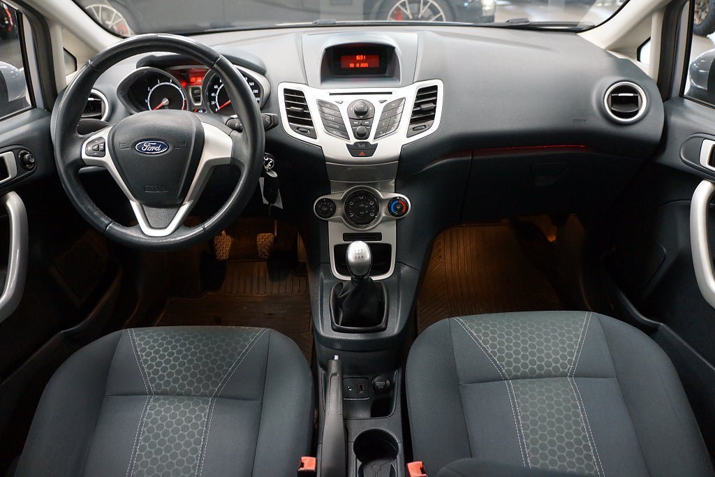Vehicle Image 9